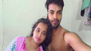 Cowok Kampus Ngentot Memek Pacarnya Lewat Webcam Dalam Adegan Seks Panas Ala Desi