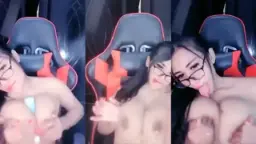Guru Ezzha Payudara Besar Dan Ganas