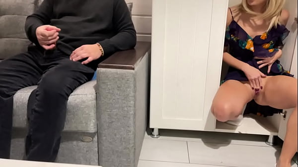 Ibu Tiri Mengintip Anak Tirinya Nonton Bokep Dan Ngentot