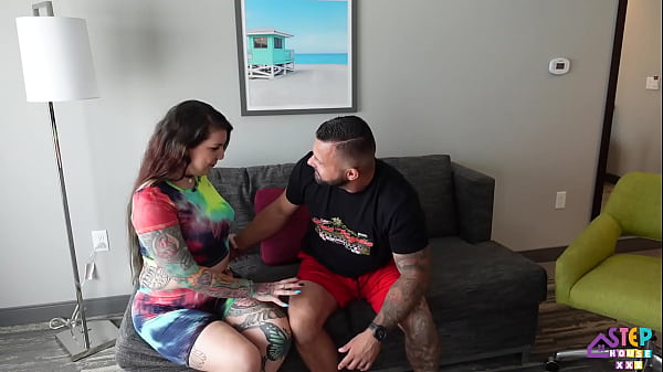 Neveah Rose Menggila Dengan Kakak Tiri