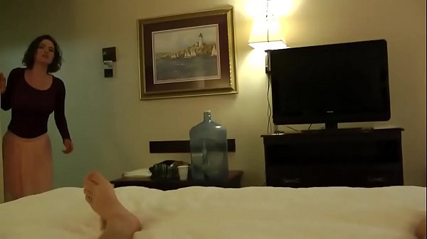 Ibu Tiri Tak Kuasa Menelan Batangku Saat Ayah Tiriku Pergi