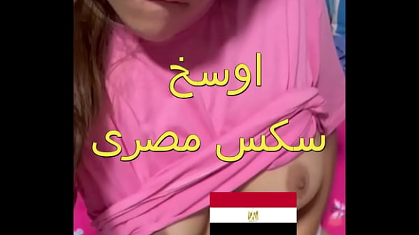 عارية المطرية الفاجرة تثير الشهوة بملابسها المثيرة في البلكونة وجارها ينزل لينيك كسها الملبون بشهوانية