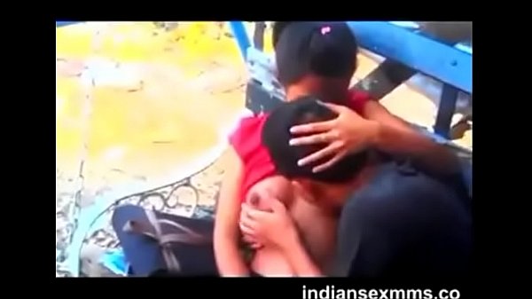 Mengisap Payudara Gadis Desi