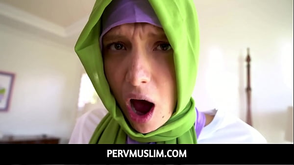 Izzy Lush Si Jilbab Nakal Yang Berani Langgar Aturan