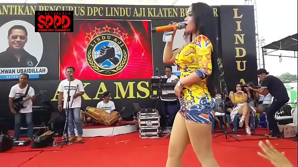 Tarian Erotis Sintya Riske: Goyangan Liar Dan Menggoda Di Atas Panggung