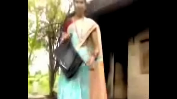 Desi Yang Menggoda