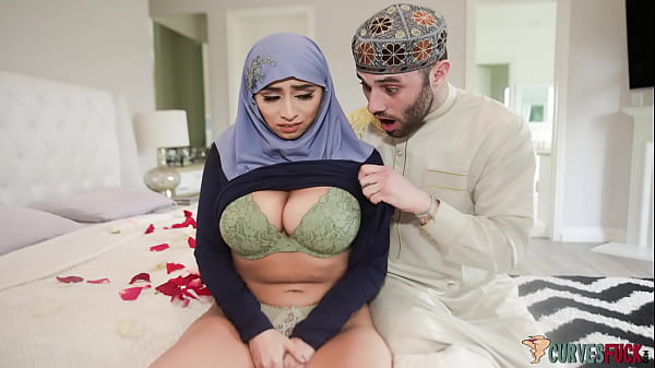Violet Myers Dan Pacarnya Beraksi Mesra Dengan Penuh Gairah