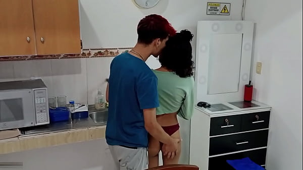 Hermanastra Ardiente Con Un Tremendo Culo, Le Vuelve Loca La Verga De Su Hermanastro Y Que Se La Folle Duro En La Cocina – Relato Completo
