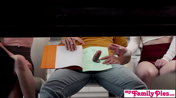 Ibu Tiri: “duduklah Dengan Kontol Kecilmu Dan Tunggu Sampai Kami Selesai Makan Pencuci Mulut” S22:e3