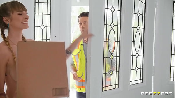 Kurir Pengiriman Yang Tak Biasa / Video Lengkap Di Brazzers