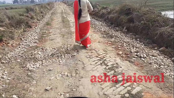 गांव की अकेली आंटी को पटाकर गाड़ में जबरदस्त चोदाई