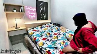 Aku Ngeliat Adik Berhijab Lagi Kesepian Di Kamar, Aku Bantuin Dia Dengan Penuh Nafsu, Aku Sembur Dalam Memeknya