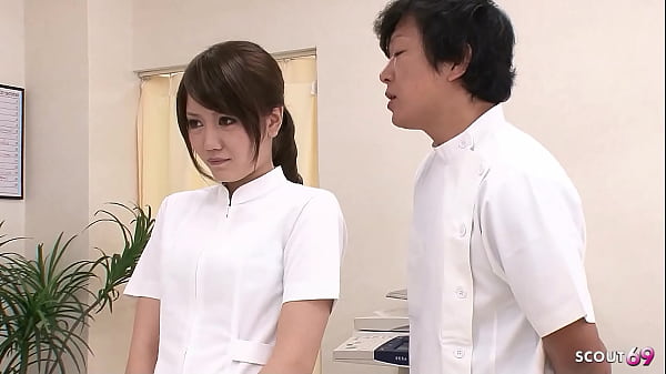 Perawat Remaja Jepang Digoyang Dokter Ganteng, Dua Kontol Penuhi Memeknya Di Rumah Sakit – Adegan Panas Tanpa Sensor!