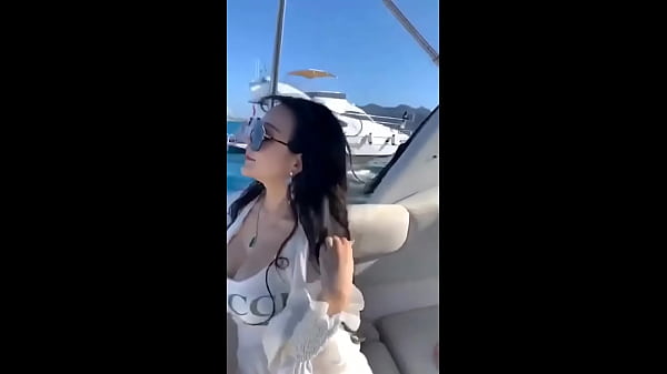 Gái Tàu, Nóng Bỏng Như Lửa