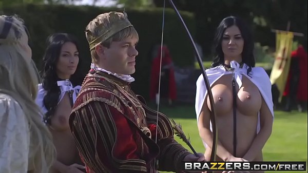 Badai Kerajaan: Anissa Kate Dan Jasmine Jae Taklukkan Ryan R Dalam Parodi Erotis
