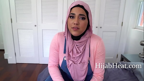 Saudara Arab Gemuk Memberiku Hummus Berharap Dapat Sesuatu Yang Lebih