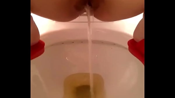 Istri Tionghoa Mengalirkan Kencing Lewat Saluran Kencingnya