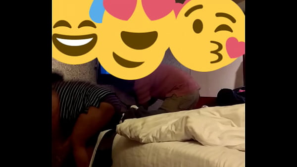 Istri Seksi Desi Menggoda Tukang Kabel Dengan Godaan Panas