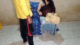ससुराल में दामाद ने सास को पहली बार जबरदस्ती चोदा, गर्मागर्म हिंदी आवाज में