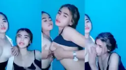 Goyang Dada Abg Lesbi Saling Serang