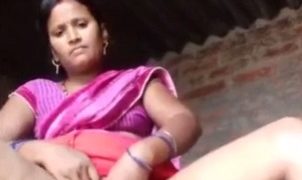 Tante Desa Membuka Selangkangan