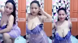 Tante Tobrut Menggoyangkan Payudara Besarnya Yang Menggoda