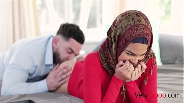 Maya Farrell, Kakak Tiri Perawanku Berhijab, Digenjot Habis-habisan.
