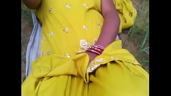 Gadis Liar Di Ladang Dengan Suara Serak Hindi