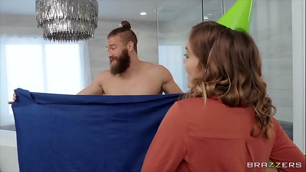 Goyang Hot Ngentot Bareng Cewek Seksi Serumah / Download Full Video Di Brazzers