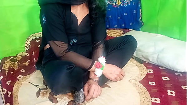 Bhabhi Muslim Desi Berdaster Hitam Digencet Anal Kasar Sama Kontol Dever India, Nungging Dihardcore Doggystyle
