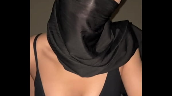 Nih Lihat Tuh, Arab, Muslim, Hijab, Tapi Goyangannya Bikin Ngilu, Toketnya Mantap!