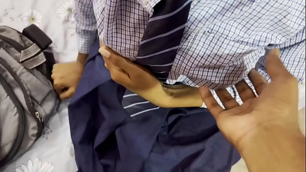 Gadis Sekolah Perawan India Digilir Ganas Dengan Berbagai Posisi Di Rumahnya (suara Hindi)