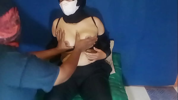 Mainin Memek Satpam Perempuan Yang Lagi Horny Pakai Sex Toy Sampai Dia Muncrat Jago Jilmek