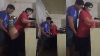 Mesum Banget, Ngewe Berdiri Sama Ibu Tiri Di Dapur, Nikmatin Tiap Sentuhan.
