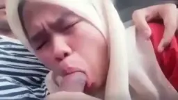 Ngewe Cewek Berkerudung Di Dalam Mobil, Nikmatin Tiap Tetesnya.