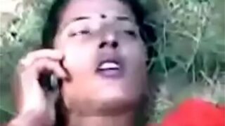 Seorang Cewek Punjabi Digenjot Di Luar Di Ladang, Nafsu Liar Di Alam Terbuka.
