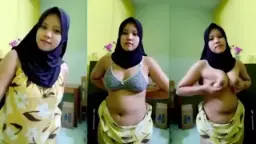 Ukhti Bikin Video Bugil, Mainin Toket Sampe Basah.
