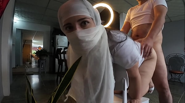 Ngocok Kontol Sampe Crot Di Lubang Bokong Cewek Jilbab Pas Lagi Digebukin Kenceng