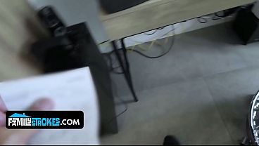 Anaknya Tiri Cewek Latin Godain Bapak Tiri Pake Tubuh Mulusnya Yang Bikin Ngilu.