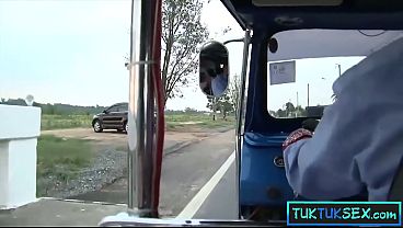 Ibu-ibu Thailand Di Jalanan Digodain, Terus Dibawa Muter-muter Buat Main.