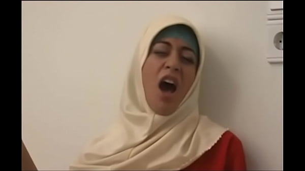 1101689 Cewek Arab Berjilbab, Siap Digoyang Nikmat