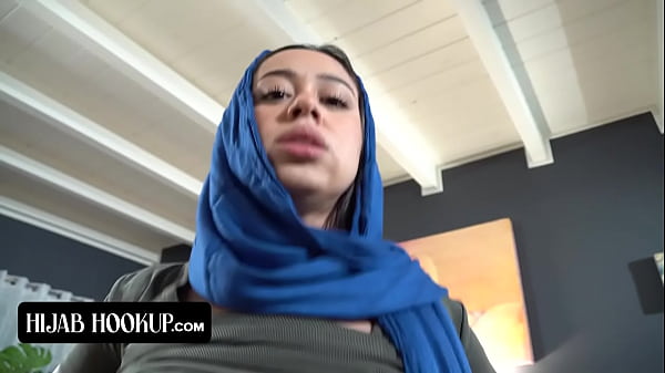 Nakal Banget, Cewek Arab Ini Ngewe Mulut Kakak Tiri Biar Diem Rahasiain Dari Orang Tua Tiri Yang Galak.