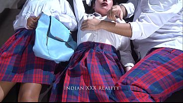 Cewek Step Sister India Sama Step Brother Dan Step Sister Lagi Ngepas, Hot Banget, Bahasa Hindi.