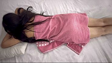 Nri Cewek Cantik Dibejek Bokongnya Sama Pelayan, Terus Ditusuk-in Memek Sampe Ngeces.