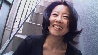 Cewek Asia Brunet Junko Sakashita Nggak Tahan Sama Cowok, Langsung Colokin Teteknya Di Pinggir Jalan.