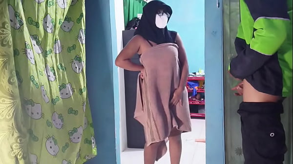Kena Grebek Ojol Pas Lagi Sibuk Mainin Kontol Sambil Nunggu Makanan.