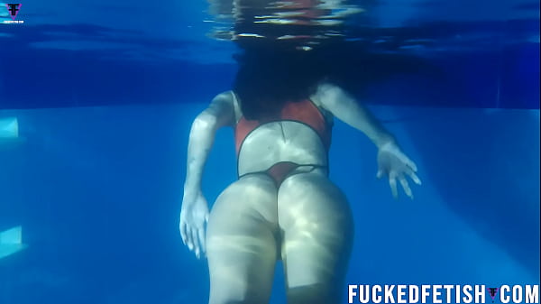 Helen Star Selam Di Kolam, Topeng Basah Kena Becek, Body Mulus Bikin Greget