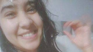 Cewek India Imut Pake Bra Basah Bening Di Kamar Mandi, Bikin Greget