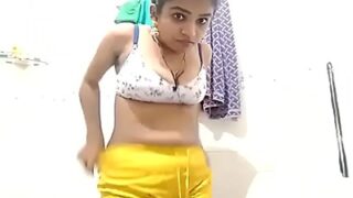 Patna Cewek Desi Mandi Sambil Mainin Body, Video Hot Dari Kamar Mandi
