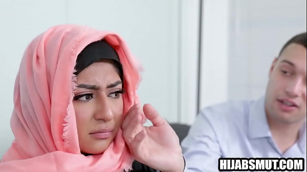 Gadis Berjilbab Terpaksa Digarap Bule Amerika, Nggak Ada Pilihan Lain.